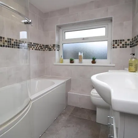 Cosy 3Br Home, Scenic Views, Ideal For Walks & Work Abertillery Exterior photo