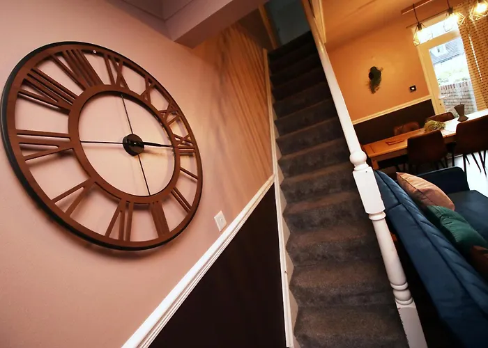 Cosy 3Br Home, Scenic Views, Ideal For Walks & Work