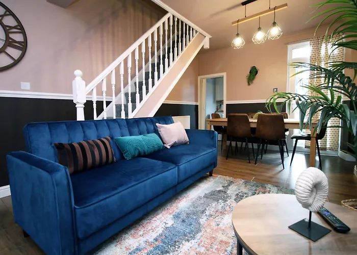 Cosy 3Br Home, Scenic Views, Ideal For Walks & Work