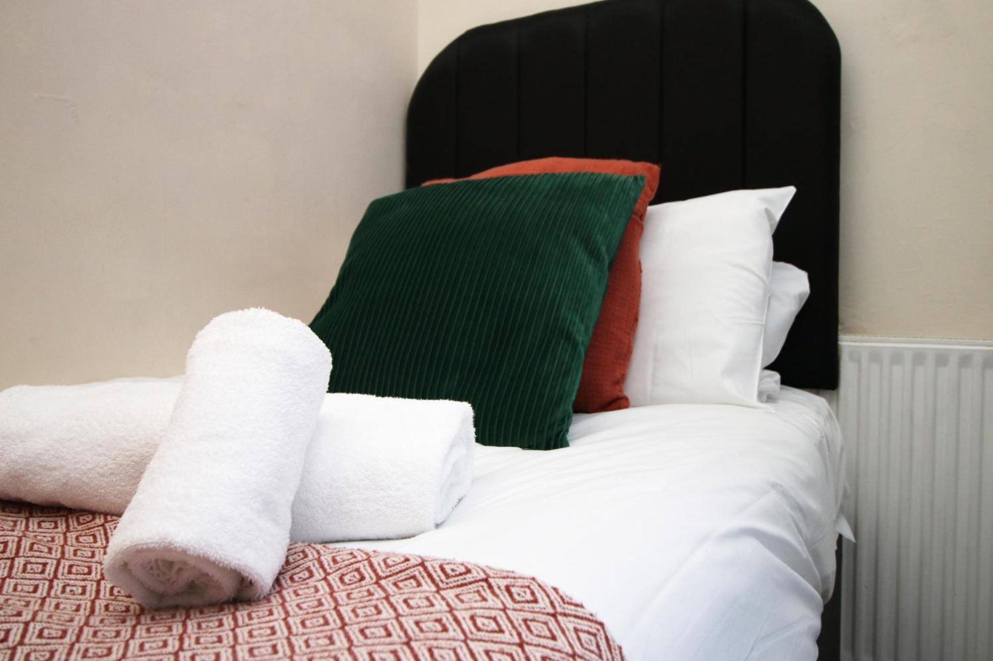 Cosy 3br Home, Scenic Views, Ideal For Walks & Work