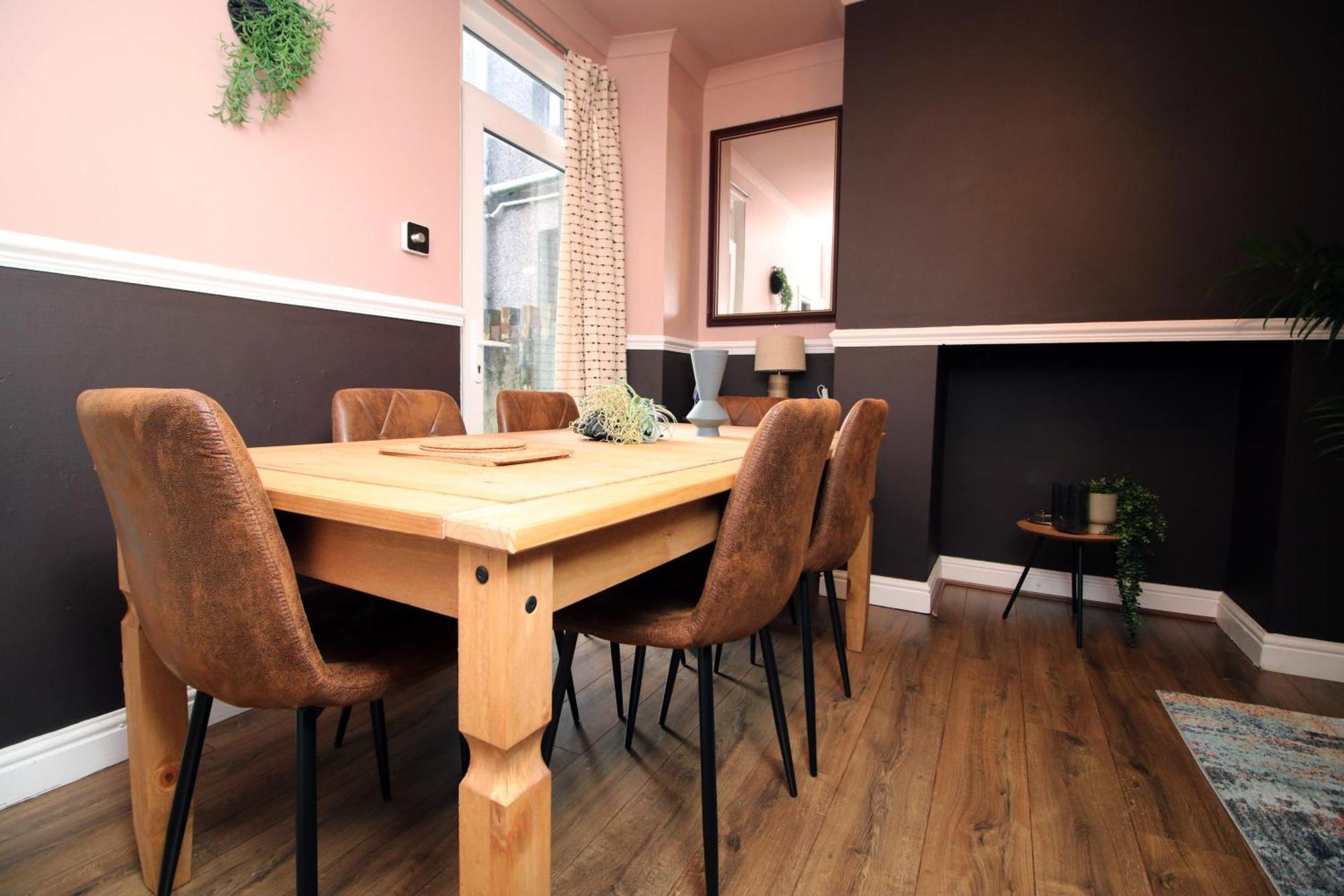 Cosy 3br Home, Scenic Views, Ideal For Walks & Work Holiday home