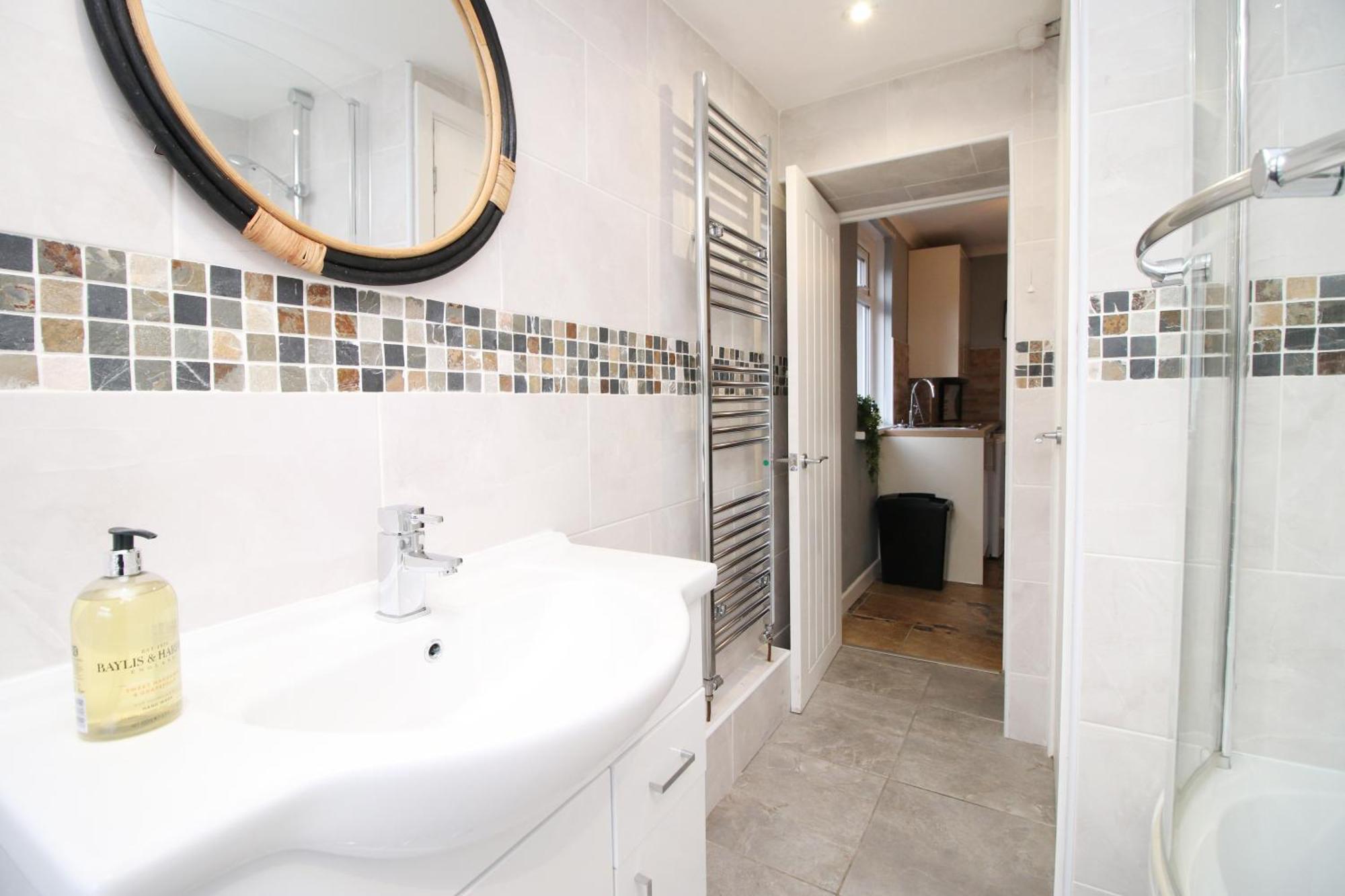 Cosy 3br Home, Scenic Views, Ideal For Walks & Work Holiday home Abertillery
