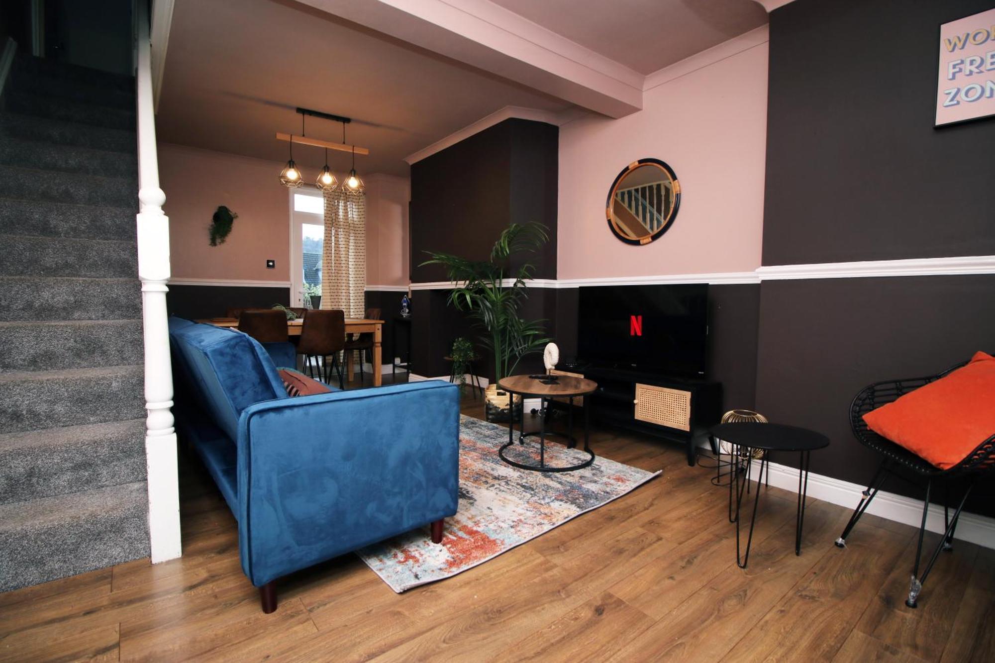Cosy 3br Home, Scenic Views, Ideal For Walks & Work Holiday home Abertillery